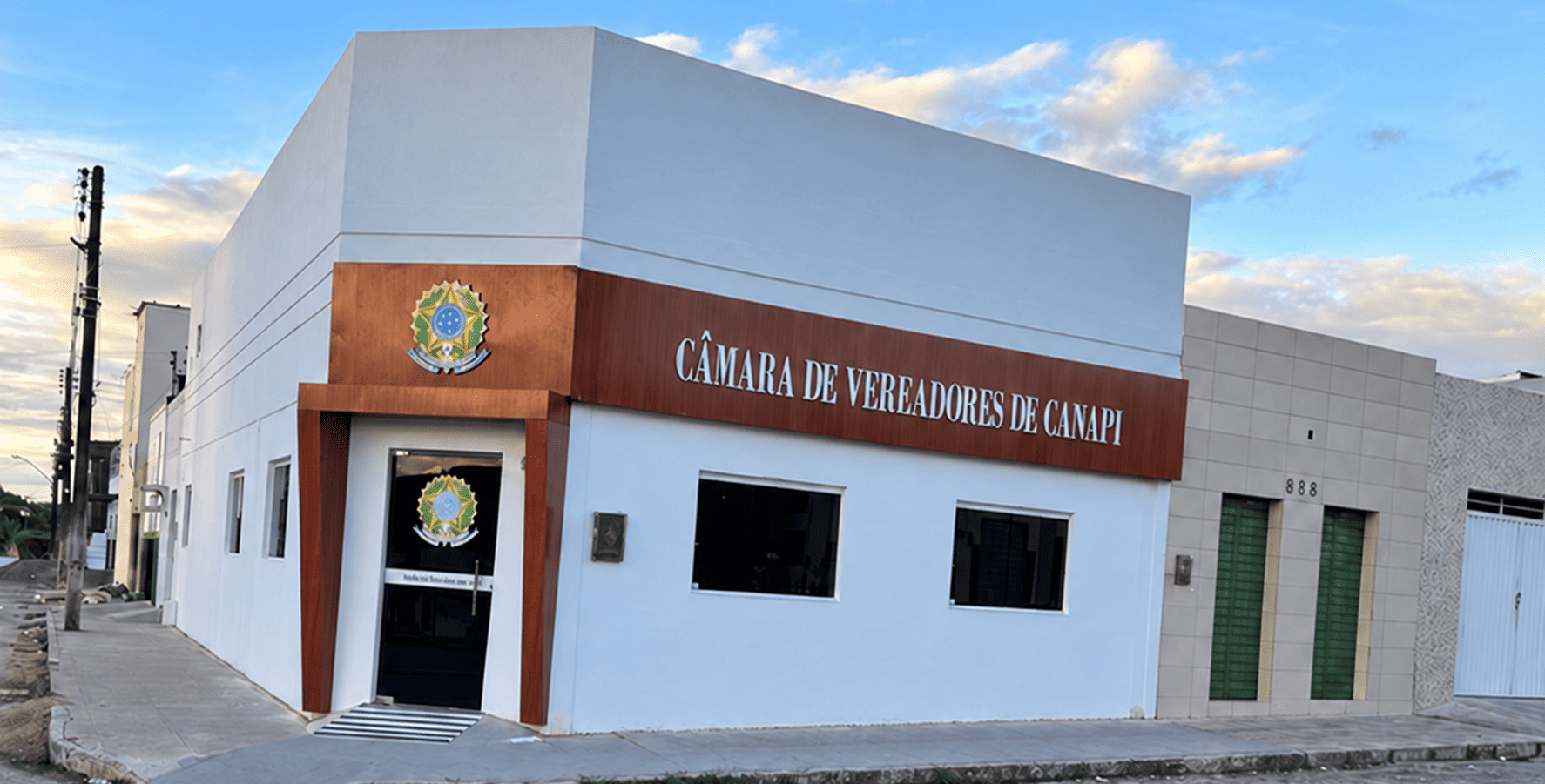 Fachada da sede nova da Câmara Municipal de Canapi